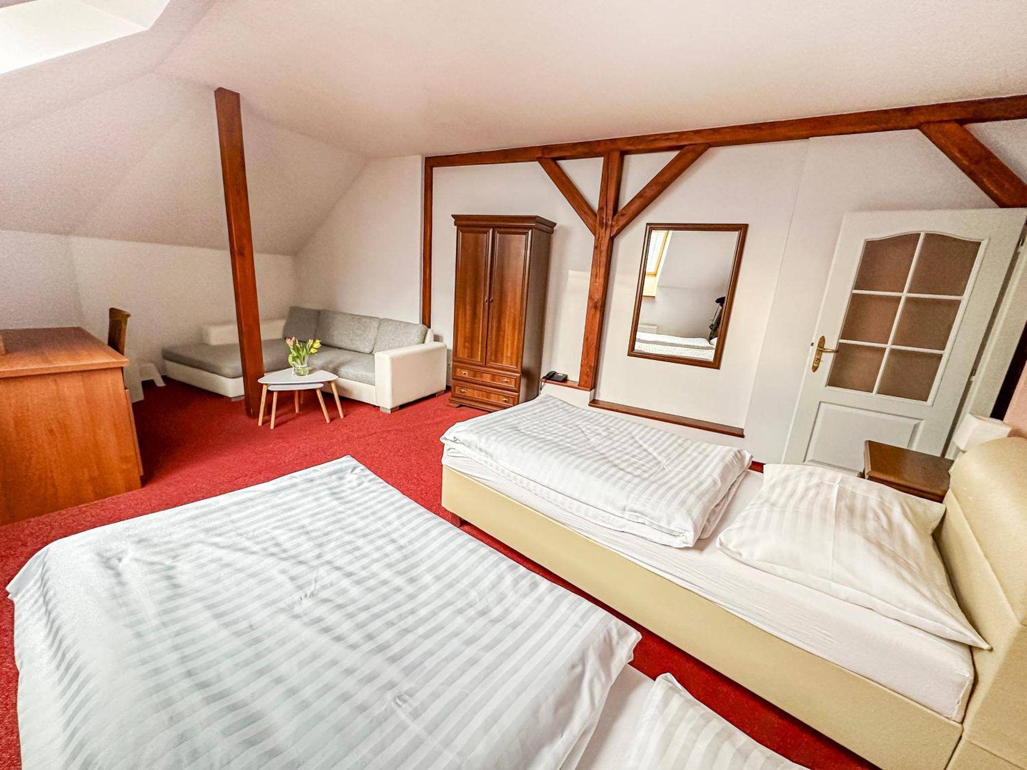 הרניצה Hotel Ruzek מראה חיצוני תמונה